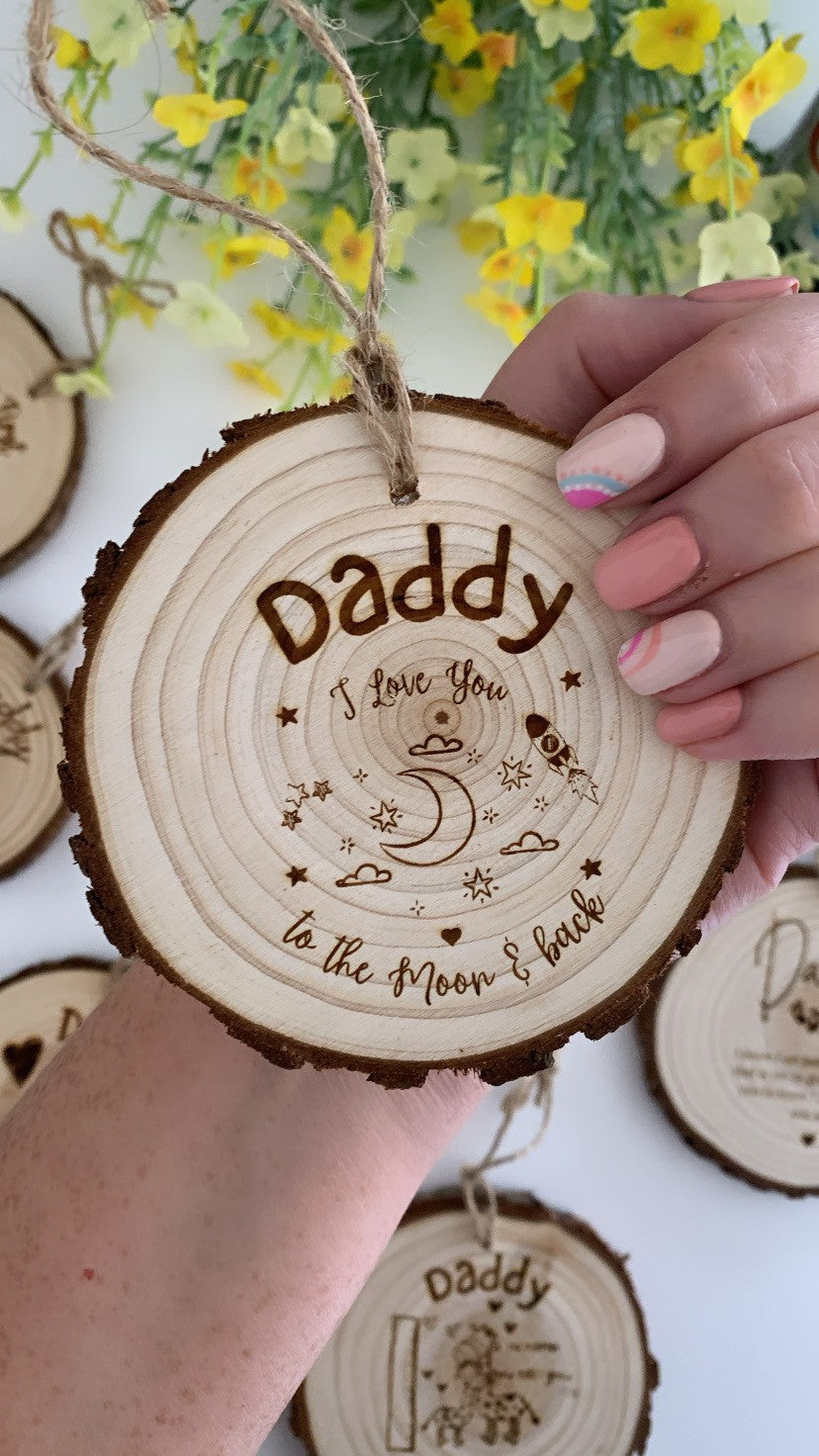 Daddy, I Love You to the Moon & Back - Wooden Engraved Disc